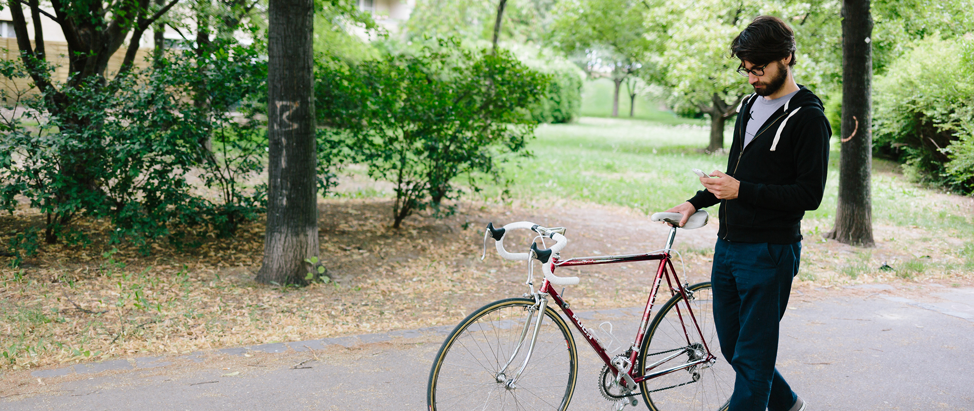 Man with bike using the Bike'N'Play application